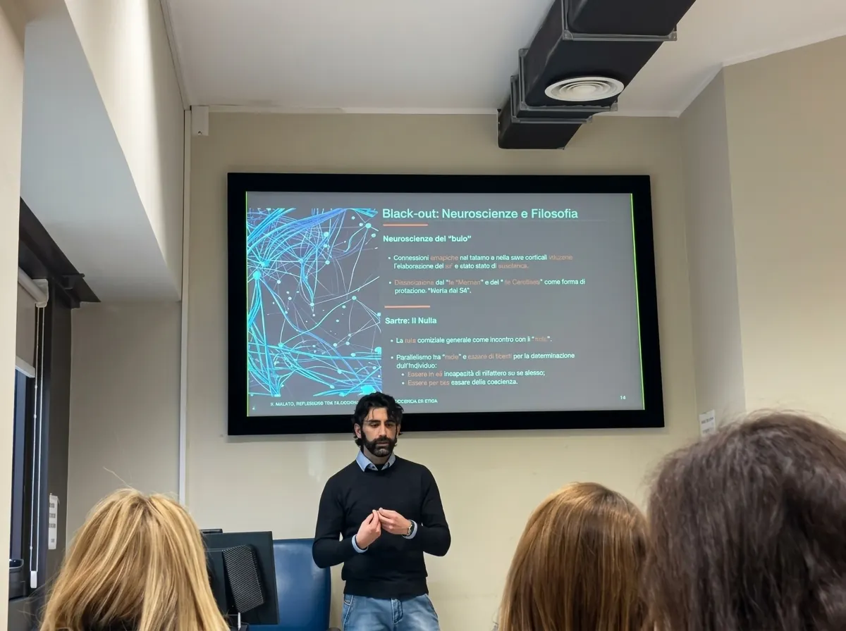 Luca Milazzo durante la lezione Il Malato: neuroscienze e filosofia